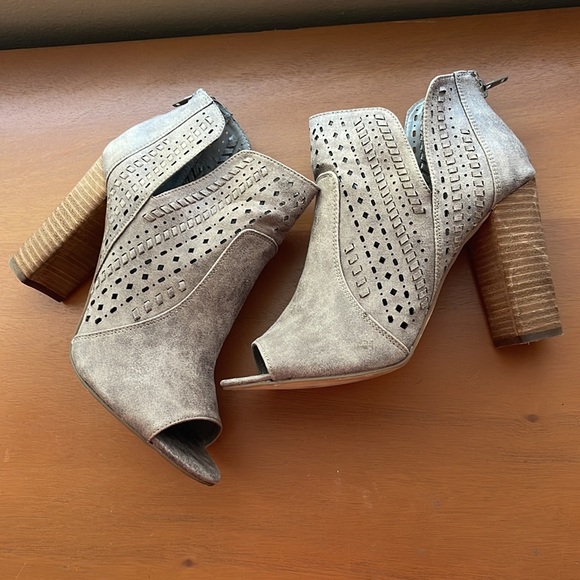 Carlos Santana Libbie Doe booties - Picture 6 of 6